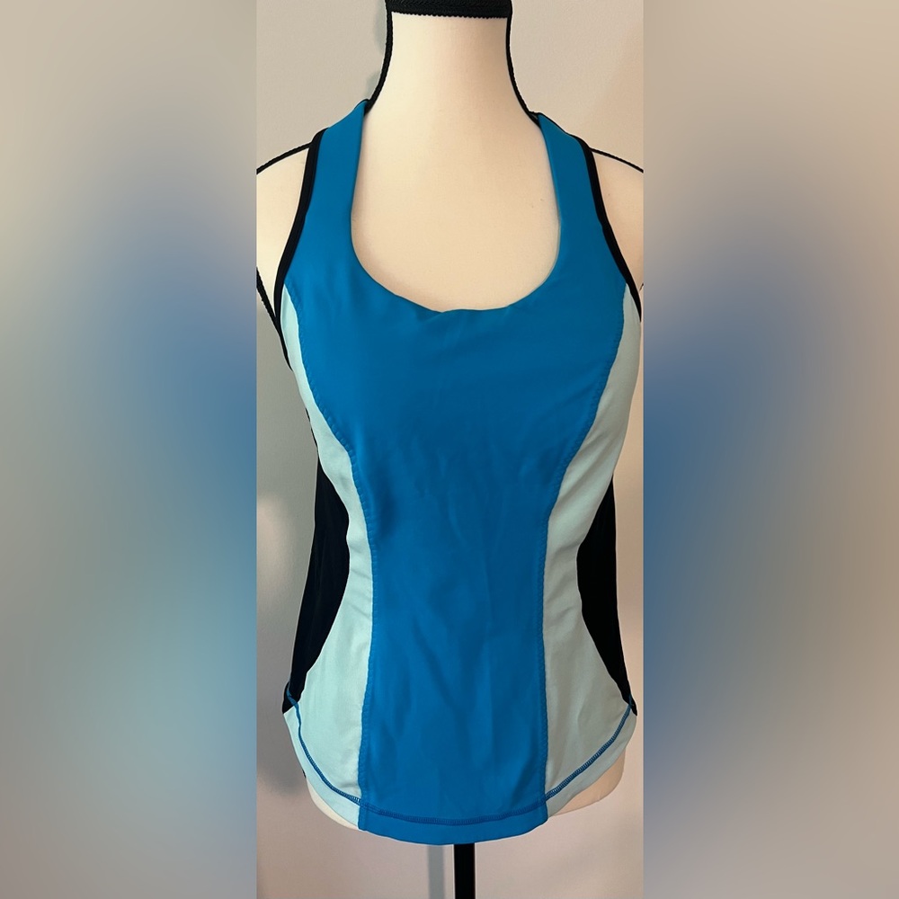 Lululemon women’s size 4/6 Athletic Tank Top activewear stretch built in bra